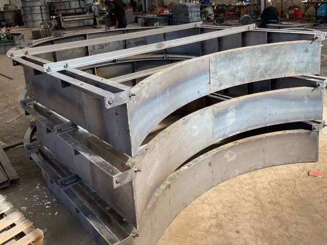 不同客户群体的钢模具需求差异不同类型的采购主体对钢模具产品的关注